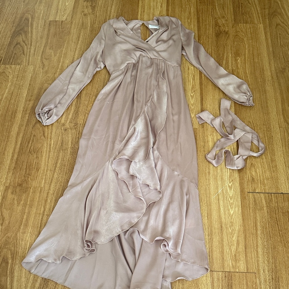 Chic Long Sleeve Dress in Soft Taupe